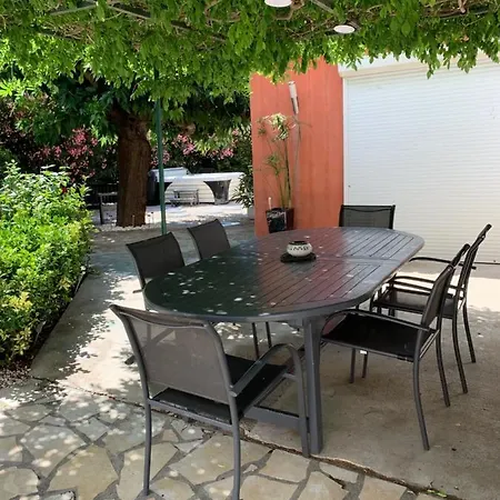 Les Dahlias 4 Personnes Jacuzzi Barbecue Jardin Arbore Climatise *