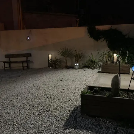 Les Dahlias 4 Personnes Jacuzzi Barbecue Jardin Arbore Climatise *