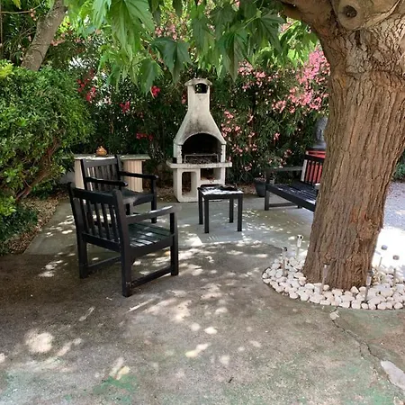 Les Dahlias 4 Personnes Jacuzzi Barbecue Jardin Arbore Climatise Agde