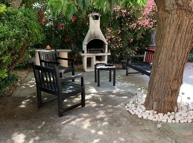 Les Dahlias 4 Personnes Jacuzzi Barbecue Jardin Arbore Climatise Agde